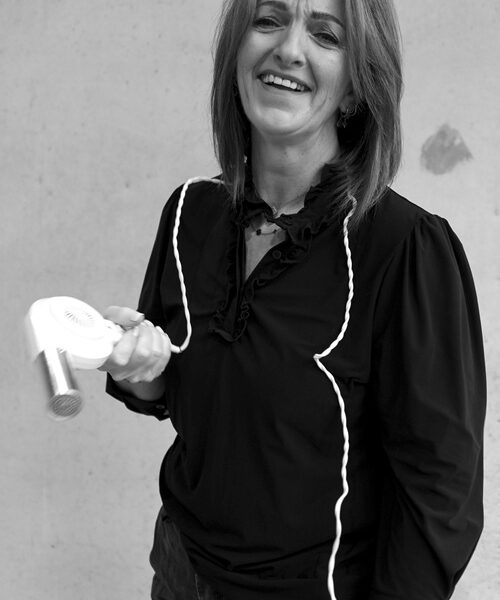 Francis Zij draait al flink wat jaren met met Galje. Als je een pubquiz zou maken over de salon dan zou zij met vlag en wimpel slagen. Francis houd van knippen en precisie. Haar zal je niet snel met een tondeuze zien. Wel is zij te zien in de sportschool of op het terras. Dat heet balans.