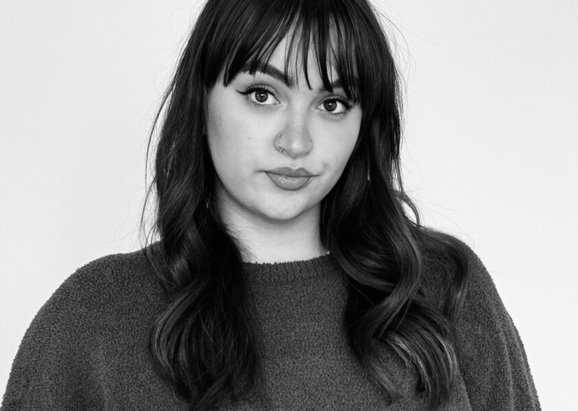 Averyeen gepassioneerde en creatieve haarstylist met een scherp oog voor kleur en stijl. Avery is opgeleid aan de prestigieuze Paul Mitchell School in Idaho USA. Of je nu komt voor een perfecte coupe, prachtige highlights of een specialistische Brazilian blowout: bij Avery ben je in vakkundige handen